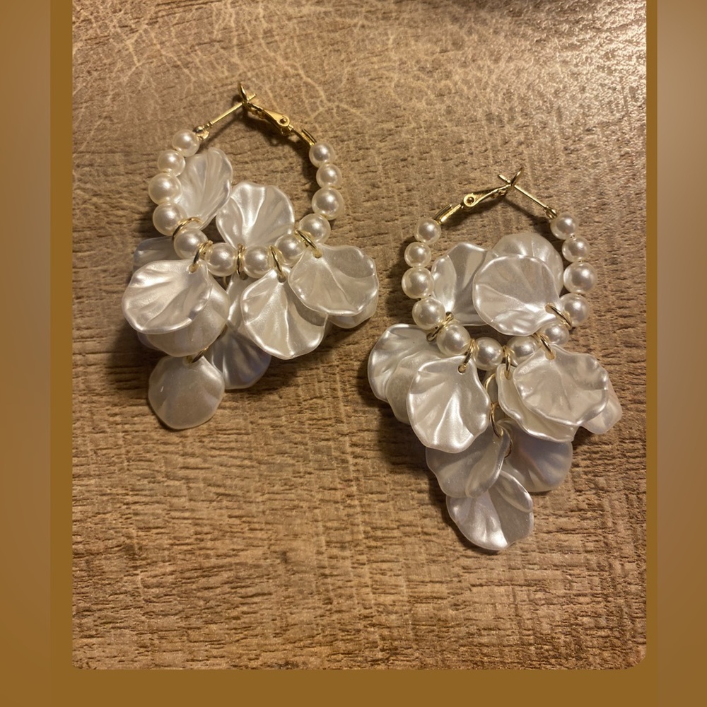 New White Dangle Earings” Drop